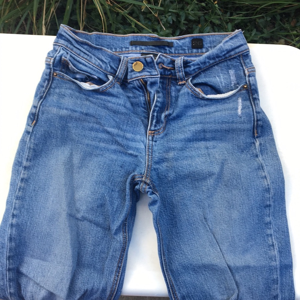 Blue jeans cropped